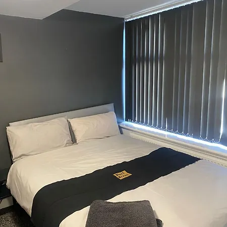 Black Ocean Holiday Apartments-3